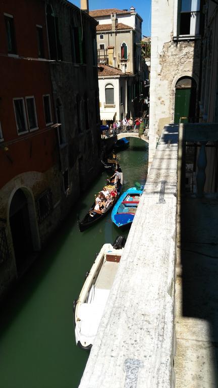 Balcone Sul Canale Veneza Exterior foto
