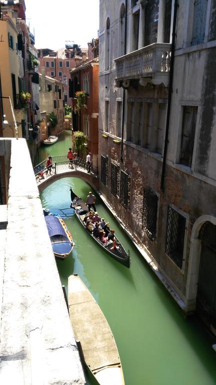Balcone Sul Canale Veneza Exterior foto