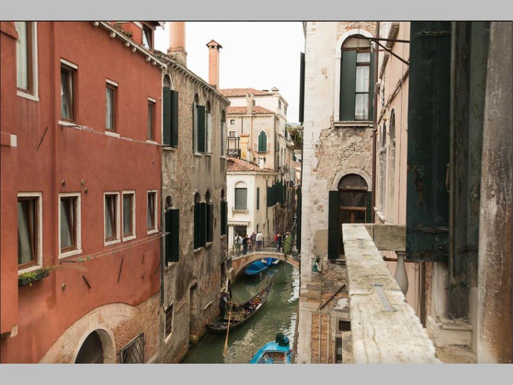 Balcone Sul Canale Veneza Exterior foto