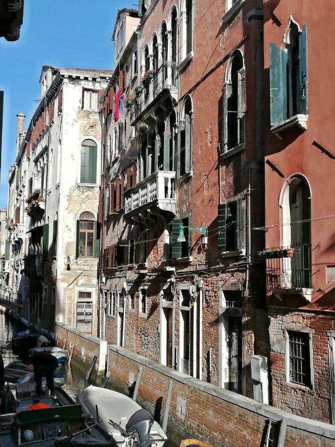 Balcone Sul Canale Veneza Exterior foto