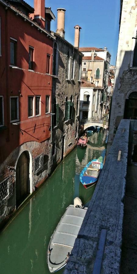 Balcone Sul Canale Veneza Exterior foto