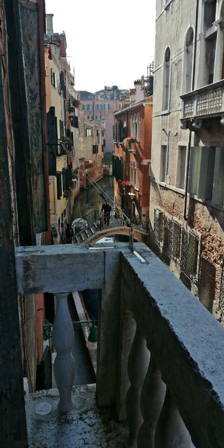 Balcone Sul Canale Veneza Exterior foto