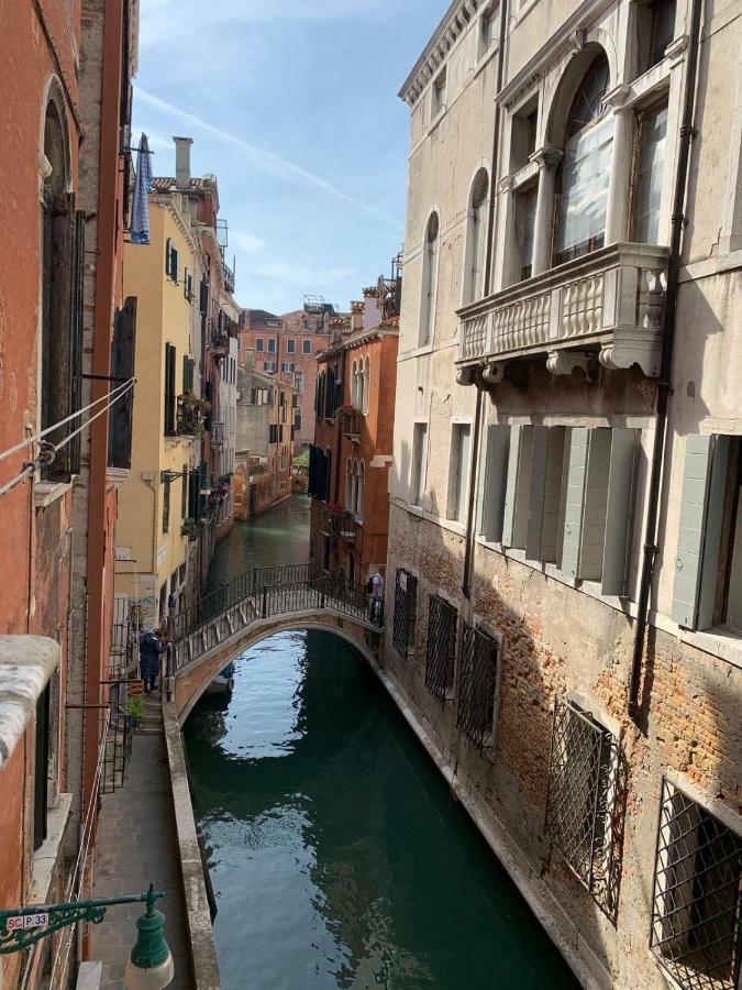 Balcone Sul Canale Veneza Exterior foto