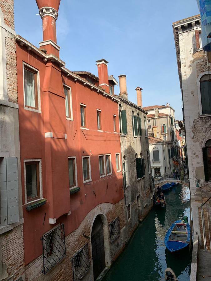 Balcone Sul Canale Veneza Exterior foto